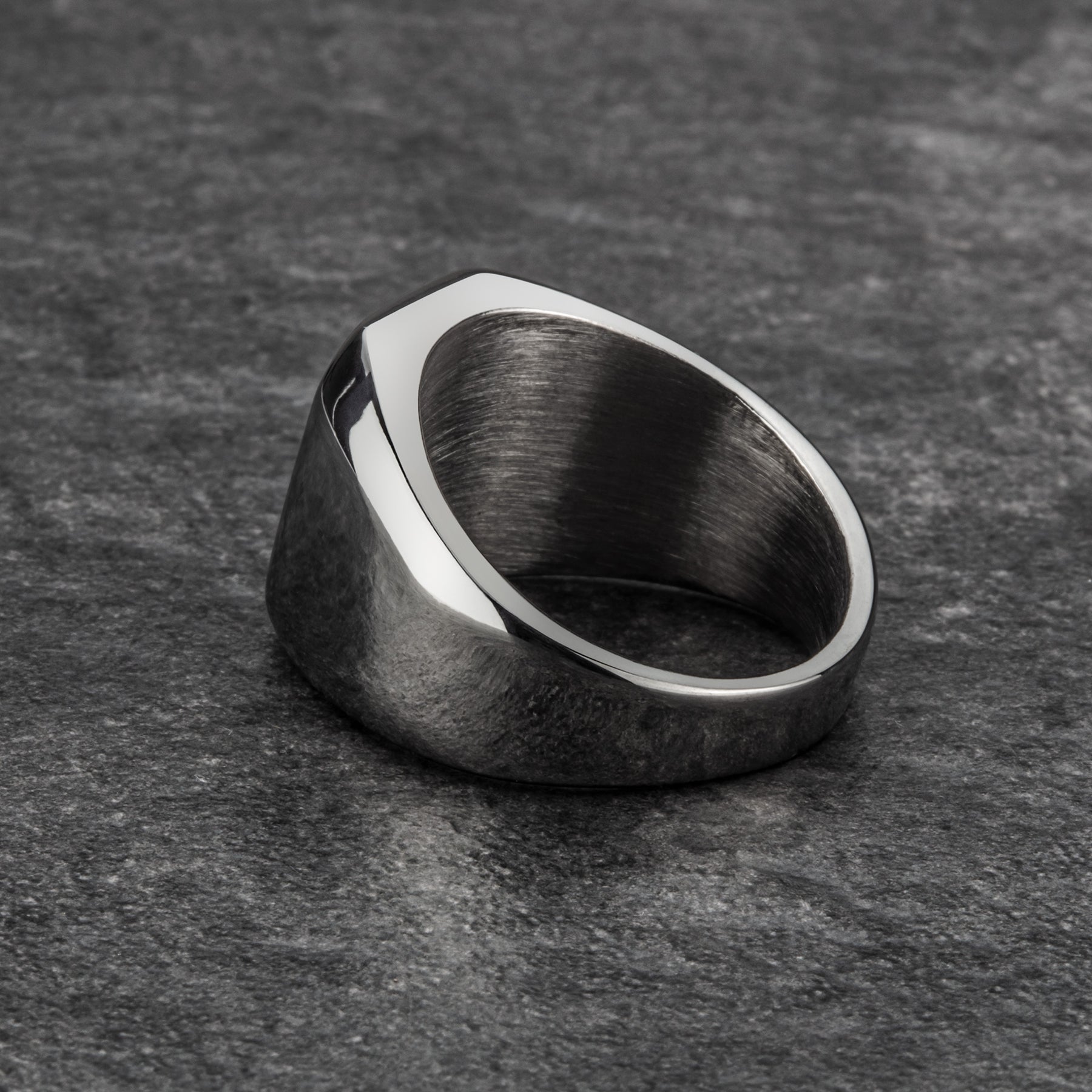 QR-Code-Ring mit Visitenkarte